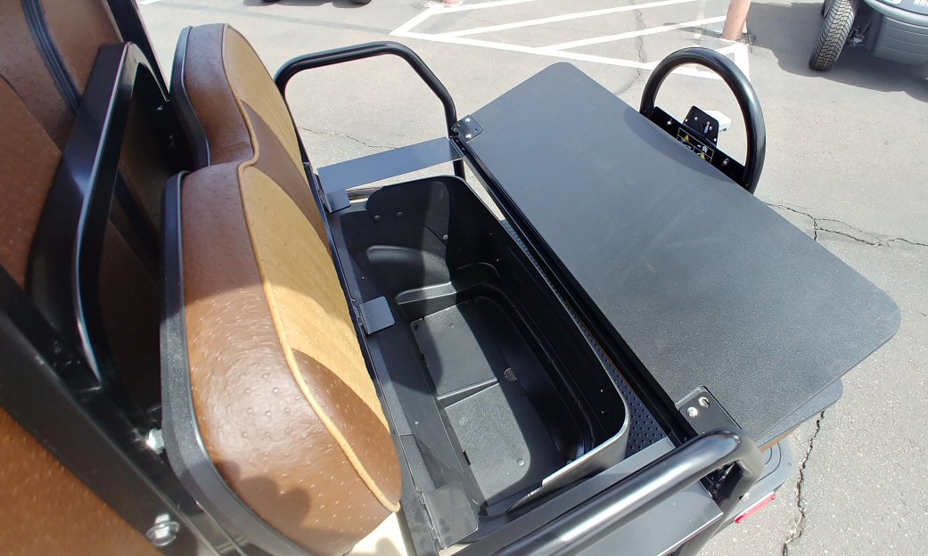 Picture of 2+2 Seat storage area